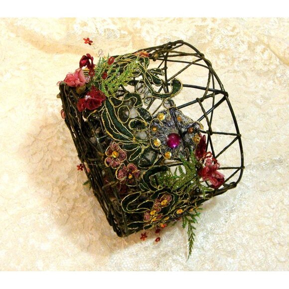 Enchanted Woodland Basket - Picture 7 of 8